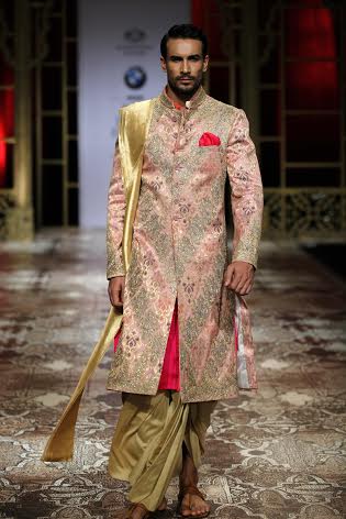 Raghavendra Rathore  showcases collection at Bridal Fashion Week