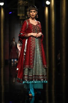 Shraddha Kapoor walks for JJ Valaya at IBFW