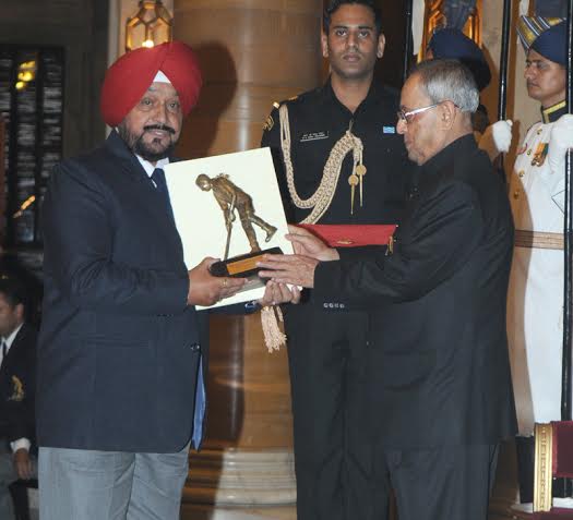 President confers National Sports Awards 