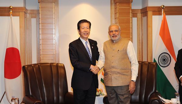 Japan: PM Modi plays drums 