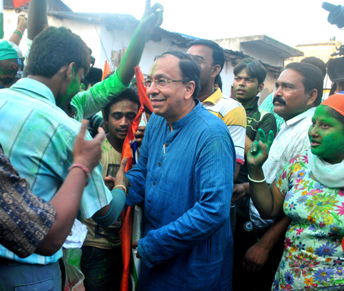 TMC supporters celebrate in front of CM's residence