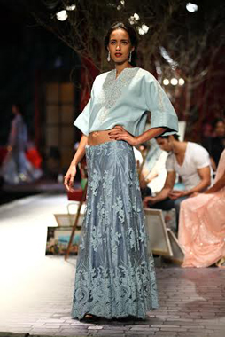 Lisa Haydon walks ramp for Monisha Jaising