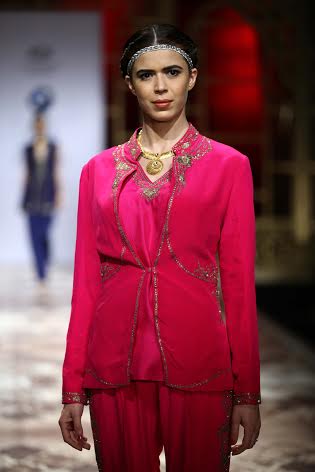 Raghavendra Rathore  showcases collection at Bridal Fashion Week