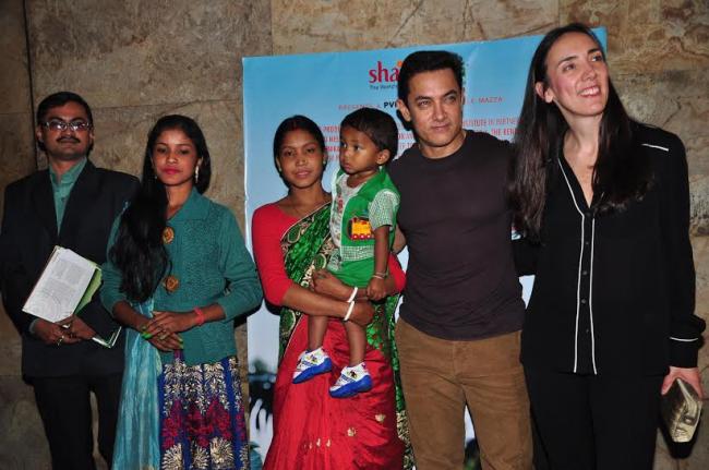 Mumbai: Aamir, Kiran hosts screening of documentary 'After My Garden Grows'