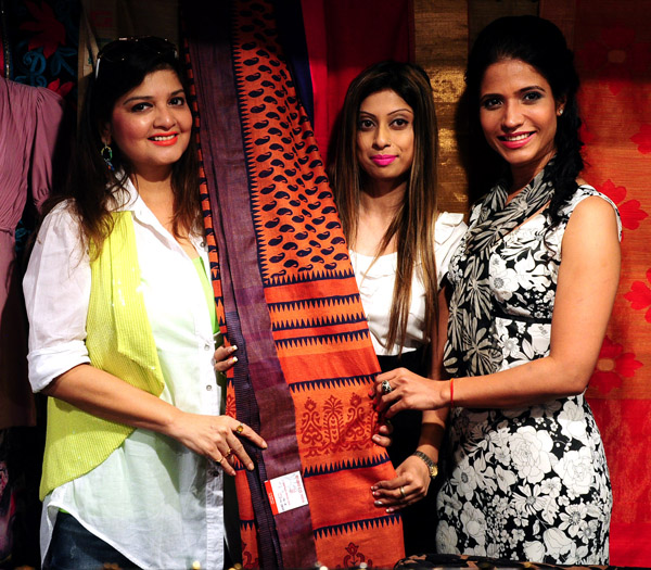 Pallavi graces launch of  Meenabazaar Classics 