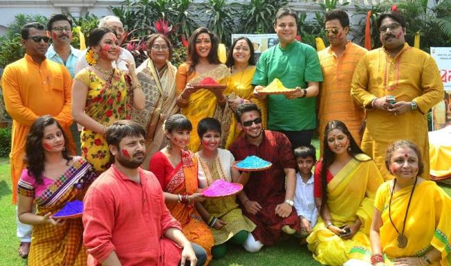 'Bela Sheshe' cast celebrate basanta utsav