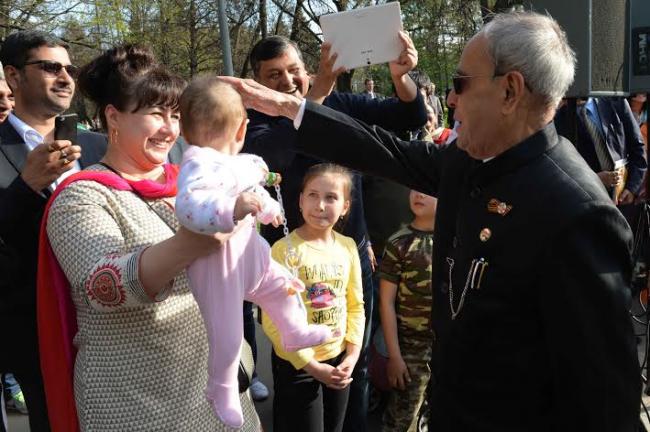 President pays tribute to Tagore in Russia