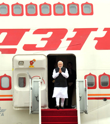  Modi arrives at ROK Airbase, in Seoul, South Korea