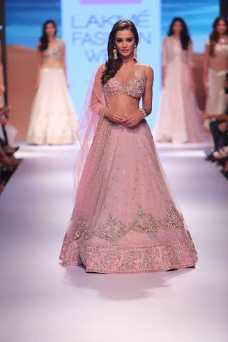 Day five opened at LFW Winter/Festive 2015 with glamorous collections by Anushree Reddy, Arpita Mehta and Ridhi Mehra