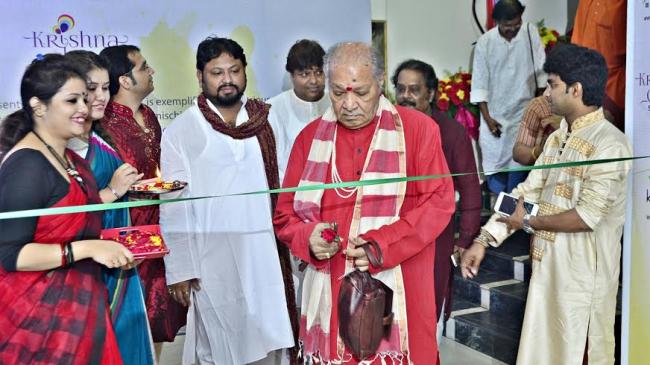 Hariprasad Chaurasia inaugurates exhibition in Kolkata