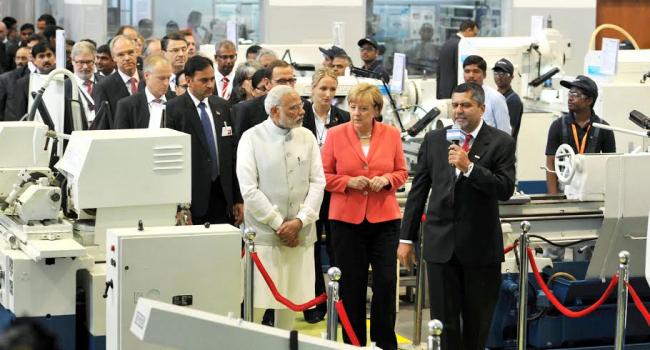 Narendra Modi and the German Chancellor, Dr. Angela Merkel visiting the Robert Bosch Engineering & Innovation Centre, in Bengaluru