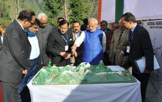 Narendra Modi addressing the gathering at Chanderkote