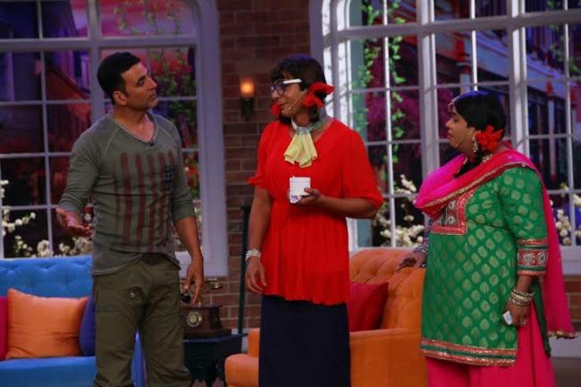 Akshay Kumar, Shruti Hassan visit on sets of Comedy Nights with Kapil