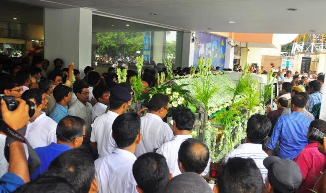 Dignitaries pay tributes to Jagmohan Dalmiya at CAB in Kolkata