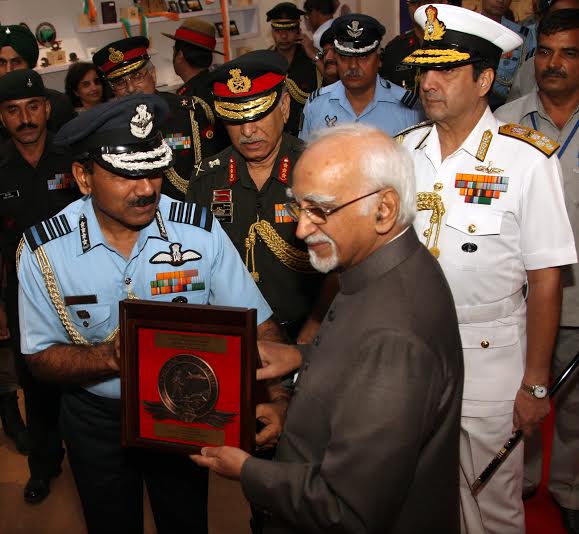 Hamid Ansari visits  Golden Jubilee Exhibition at India Gate Lawns