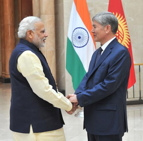 Narendra Modi with the President of Kyrgyz Republic, Mr. Almazbek Atambayev