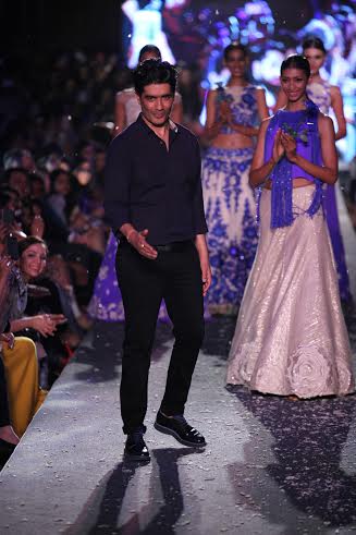 Manish Malhotra's collection sizzles LFW