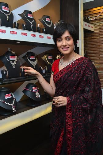 Arpita Chatterjee unveils Senco jewellery collection