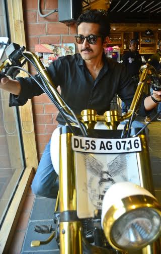 Parambrata sizzles in The Bikers Cafe 