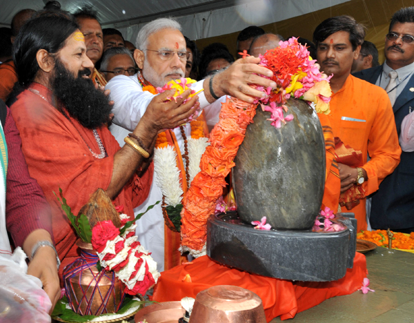 Narendra Modi at Ganga Talao