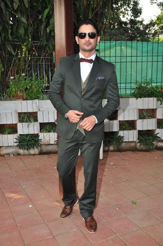 Detective Byomkesh Bakshy team attends the derby 