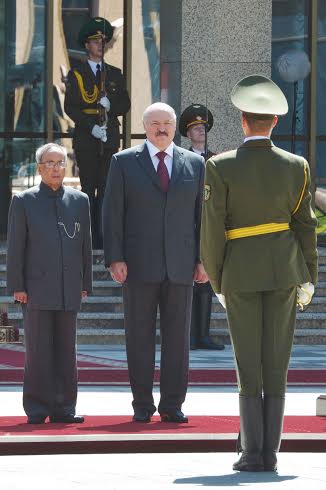 Mukherjee attends ceremonial reception at Palace of Independence