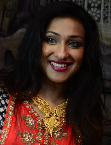 Rituparna glams up Shyam Sundar Co launch 