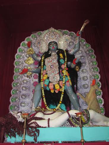 Kolkata: Royal Club celebrates Kali Puja