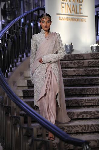 Anamika Khanna's collection showcased in LFW 