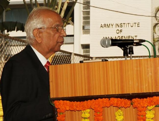 WB Guv received by Lt Gen Raman Dhawan