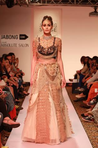 Shovit Dasgupta, Durba Nag, Sharan Kaur showcase 'NOTLIKEYOU' at LFW
