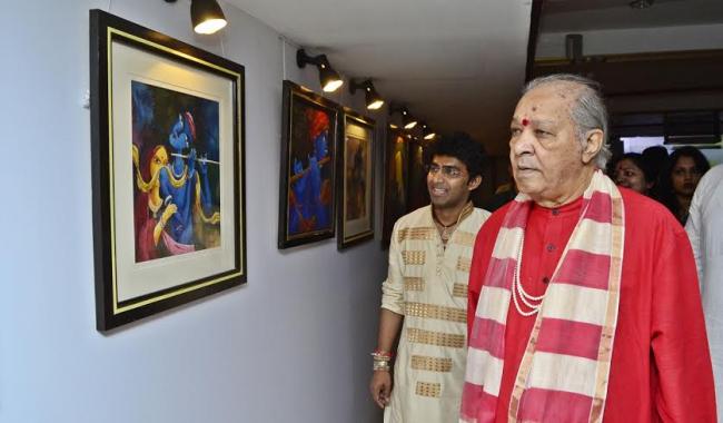 Hariprasad Chaurasia inaugurates exhibition in Kolkata