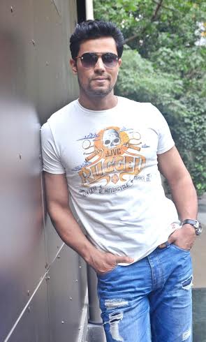 Randeep Hooda visits Kolkata to promote 