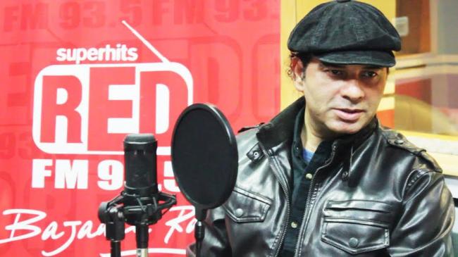 Mohit Chauhan warms up for concert with Atif Aslam