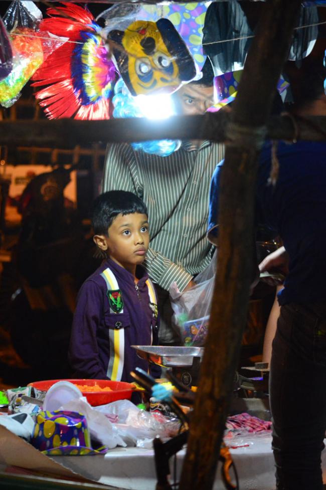 Kolkata gears up for Holi