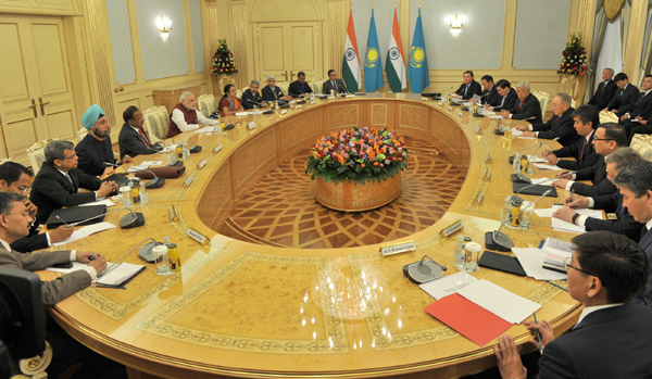 Modi being received by the President of the Republic of Kazakhstan