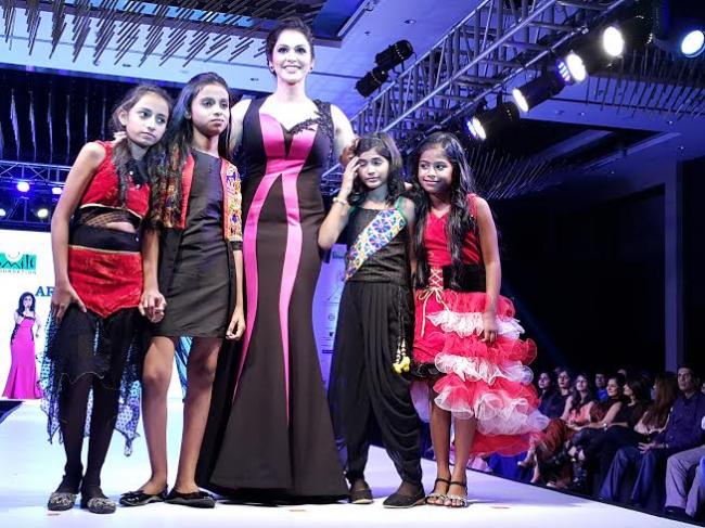 Tehseen Poonawalla walks ramp for Smile Foundation's Ramp For Champs