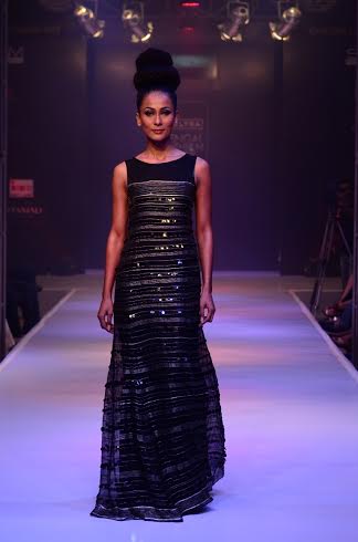 Hari Anand showcases collection at Kingfisher Ultra Bengal Fashion Week