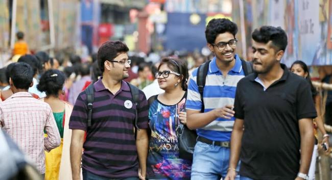 Durga Puja: Kolkata gears up for Maha Saptami celebrations