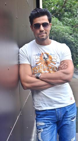 Randeep Hooda visits Kolkata to promote 