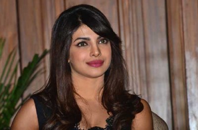 Akon, Priyanka Chopra perform in Maldives