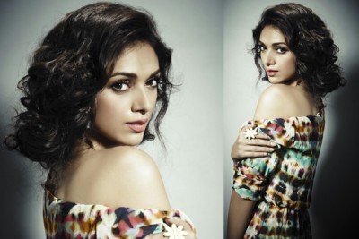 Aditi boards metro to reach shoot