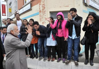 Modi at WWI Memorial, meets India-origin students