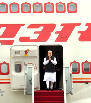  Modi arrives at ROK Airbase, in Seoul, South Korea