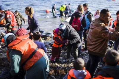 Refugees and migrants braving seas to flee to Europe in 2015 top one million: UN