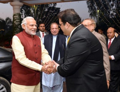 Kashmiri leaders welcome Modi, Sharif meeting