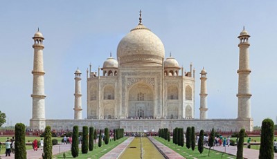 Lovers slit each other's throat near Taj Mahal in suicide pact