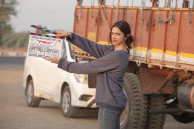 Deepika turns clapper girl with Piku