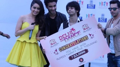 RED FM's 4 cities Dancing Star Hunt with the star cast of ABCD 2