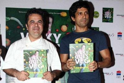 Pan India colleges approach Farhan to shoot a scene for Rock On 2!